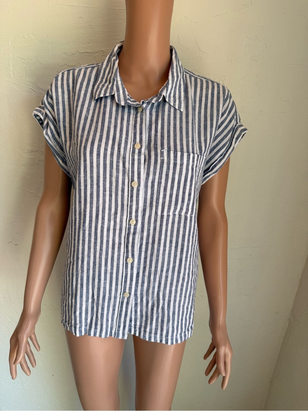 Orvis Linen Blend Women’s Size M Blue/White Striped Button-Up Shirt Relaxed-Fit
